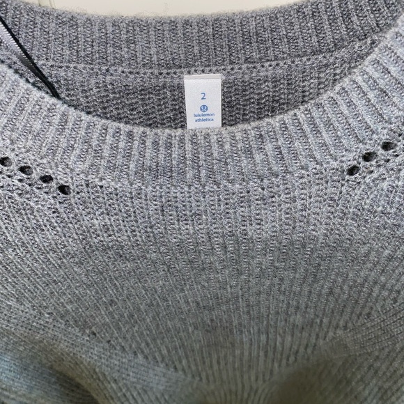 lululemon sweater, size 2 - Picture 3 of 3